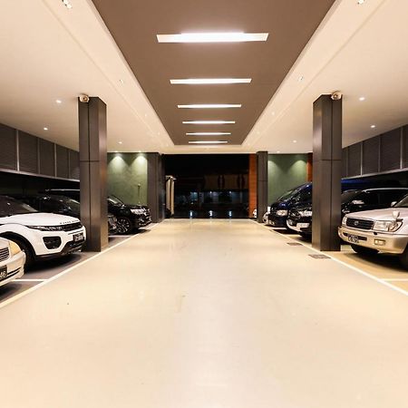 Hlaine Tet Hotel Янгон Экстерьер фото