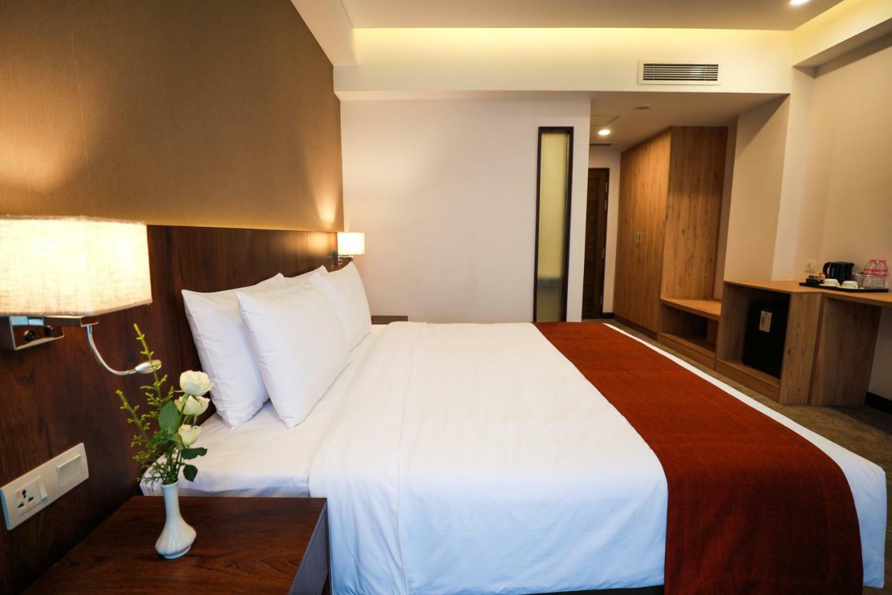 Hlaine Tet Hotel Янгон Экстерьер фото