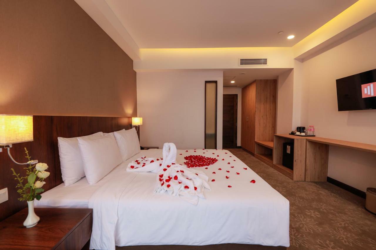 Hlaine Tet Hotel Янгон Экстерьер фото
