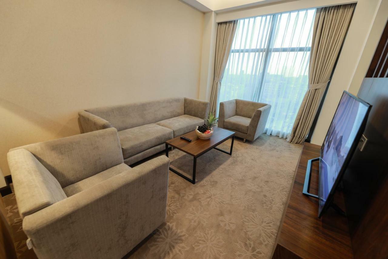 Hlaine Tet Hotel Янгон Экстерьер фото