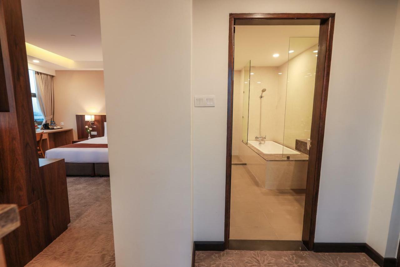 Hlaine Tet Hotel Янгон Экстерьер фото