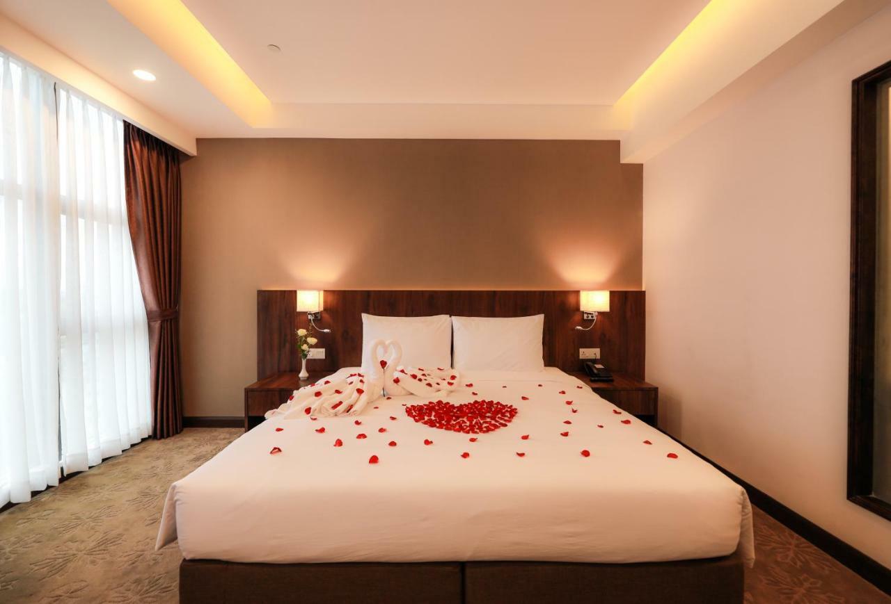 Hlaine Tet Hotel Янгон Экстерьер фото