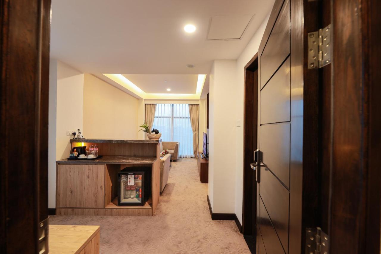 Hlaine Tet Hotel Янгон Экстерьер фото